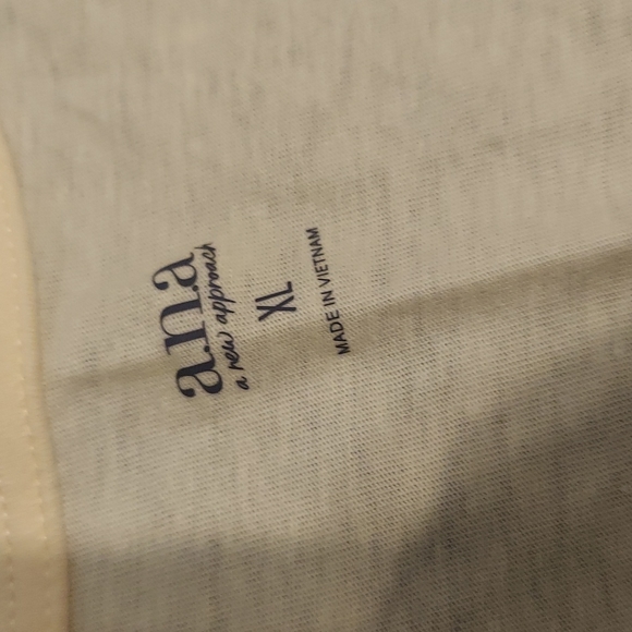 🛑🛑 SOLD SOLD SOLD 🛑🛑 2 Universal Thread T-shirts & 1 Anna T- shirt - Picture 5 of 5